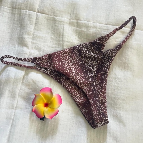 Benoa Swim Luna Bottom in Bruna Print Size Petite - Picture 2 of 7